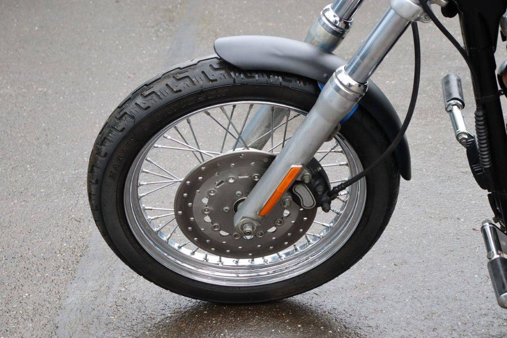 Motorcycle Harley Davidson Dyna Street BOB Petrol 2007