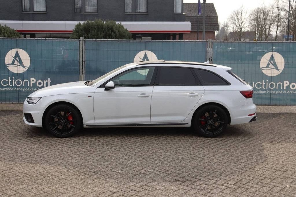 Station wagon Audi A4 Avant Hybrid 245 hp 2019