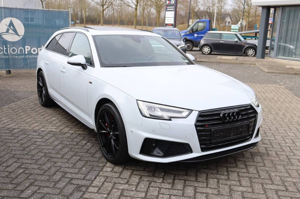Station wagon Audi A4 Avant Hybrid 245 hp 2019