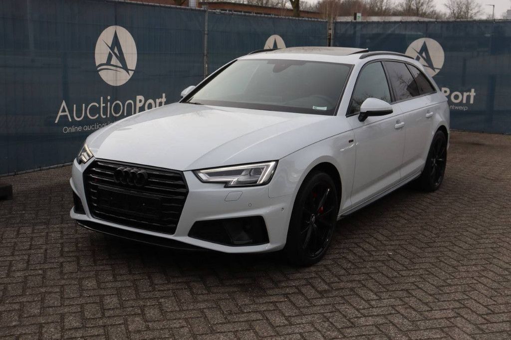 Station wagon Audi A4 Avant Hybrid 245 hp 2019