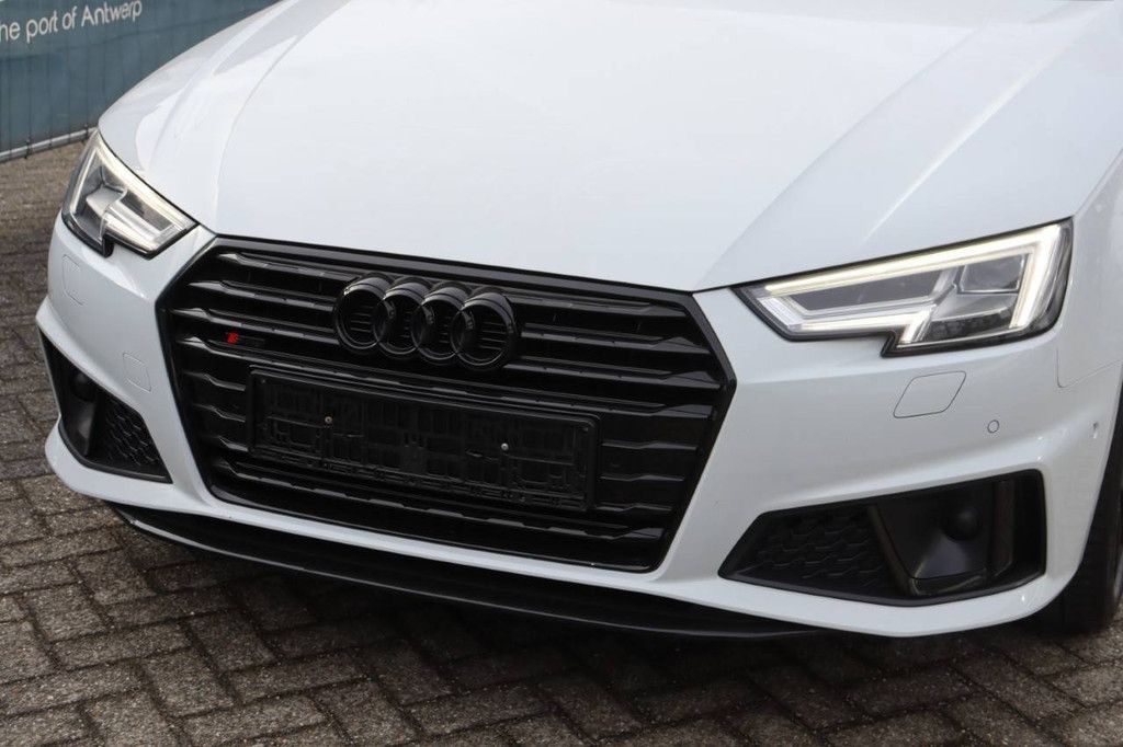 Station wagon Audi A4 Avant Hybrid 245 hp 2019