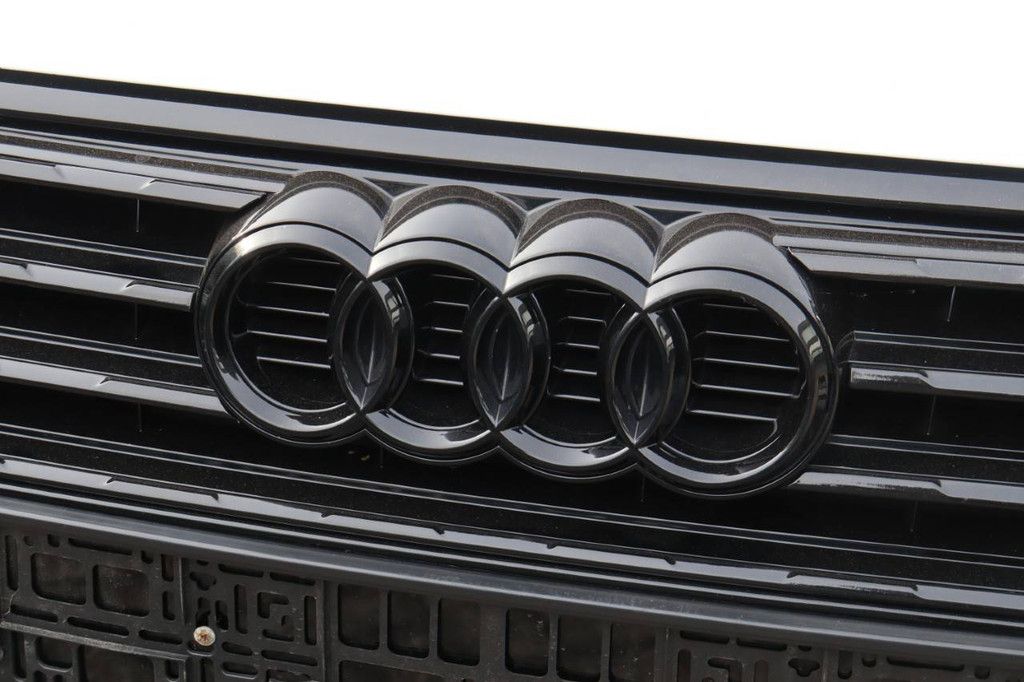 Station wagon Audi A4 Avant Hybrid 245 hp 2019