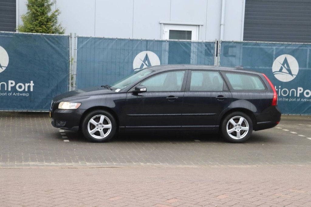 Station wagon Volvo V50 Diesel 109 hp 2009 (Margin)