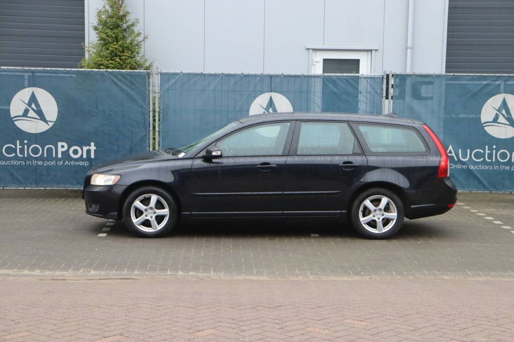Station wagon Volvo V50 Diesel 109 hp 2009 (Margin)