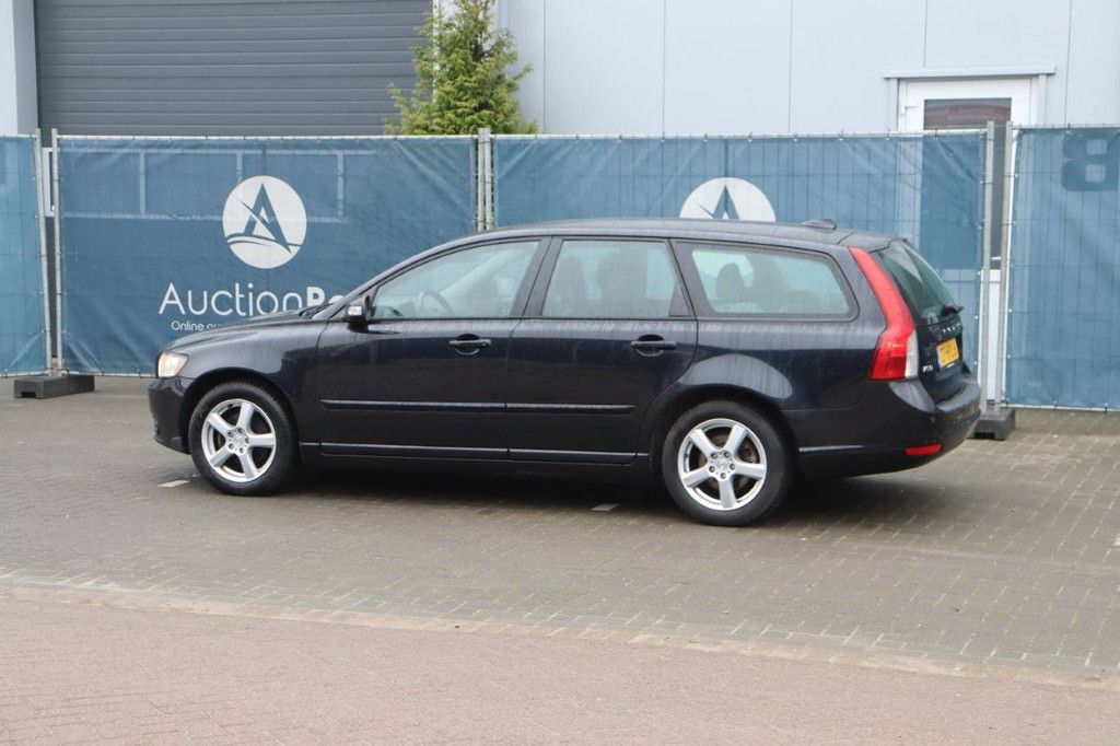Station wagon Volvo V50 Diesel 109 hp 2009 (Margin)