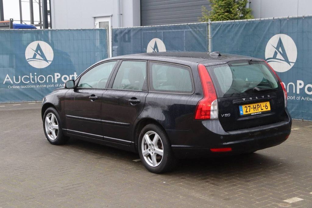 Station wagon Volvo V50 Diesel 109 hp 2009 (Margin)