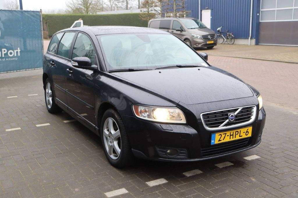Station wagon Volvo V50 Diesel 109 hp 2009 (Margin)
