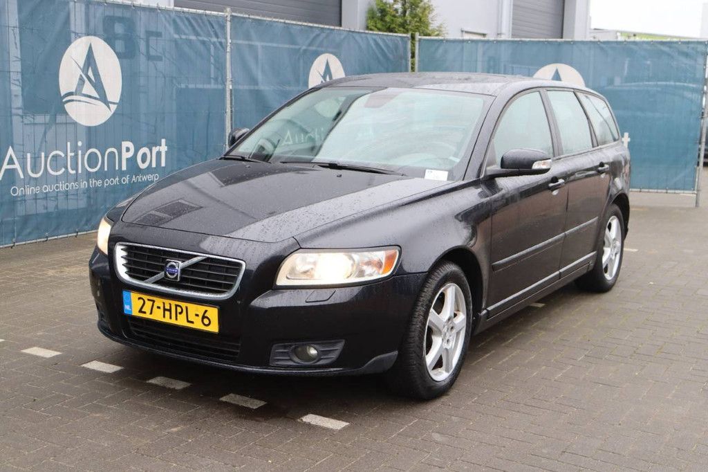 Station wagon Volvo V50 Diesel 109 hp 2009 (Margin)