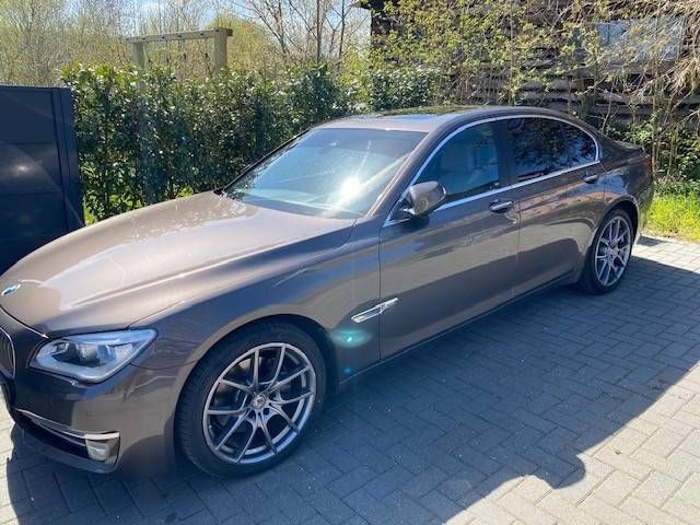 Passenger car BMW 740d Diesel 313 hp 2013 (Margin)
