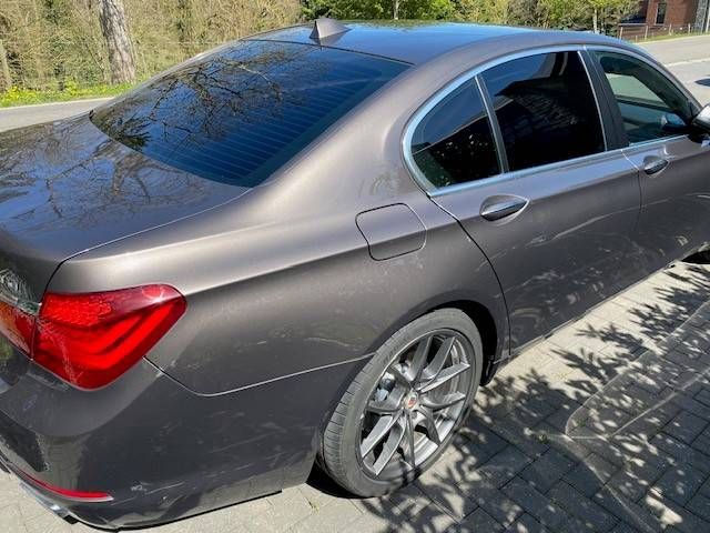Passenger car BMW 740d Diesel 313 hp 2013 (Margin)