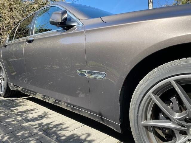 Passenger car BMW 740d Diesel 313 hp 2013 (Margin)