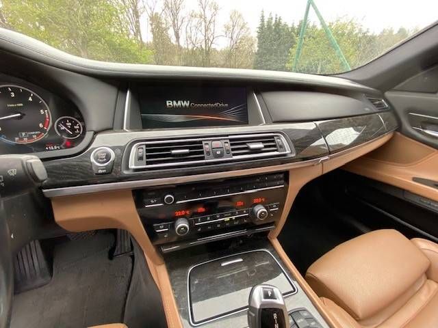 Passenger car BMW 740d Diesel 313 hp 2013 (Margin)