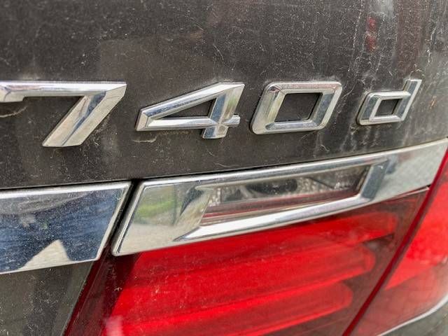 Passenger car BMW 740d Diesel 313 hp 2013 (Margin)