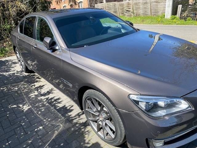 Passenger car BMW 740d Diesel 313 hp 2013 (Margin)