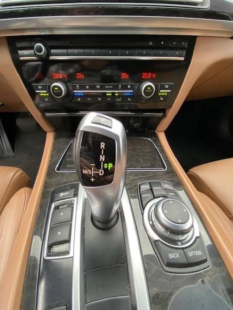 Passenger car BMW 740d Diesel 313 hp 2013 (Margin)
