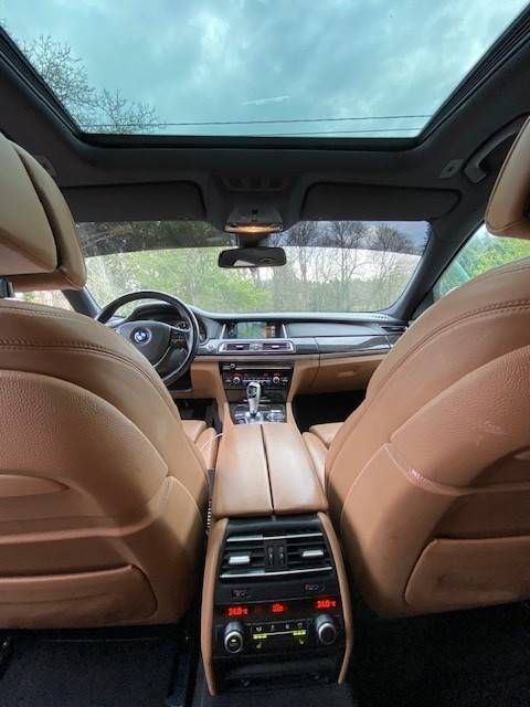 Passenger car BMW 740d Diesel 313 hp 2013 (Margin)