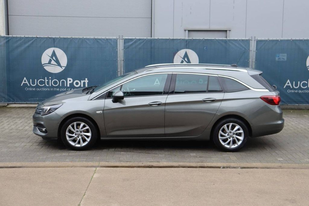 Station wagon Opel Astra Sports Tourer Diesel 122 hp 2020