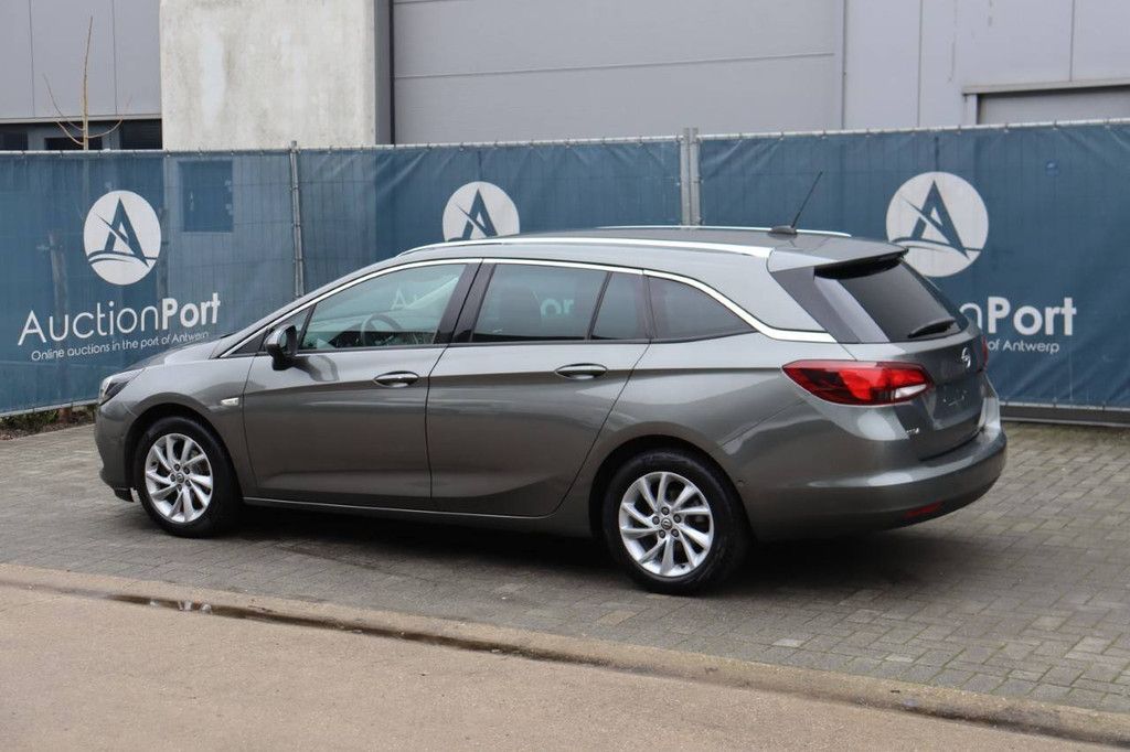 Station wagon Opel Astra Sports Tourer Diesel 122 hp 2020