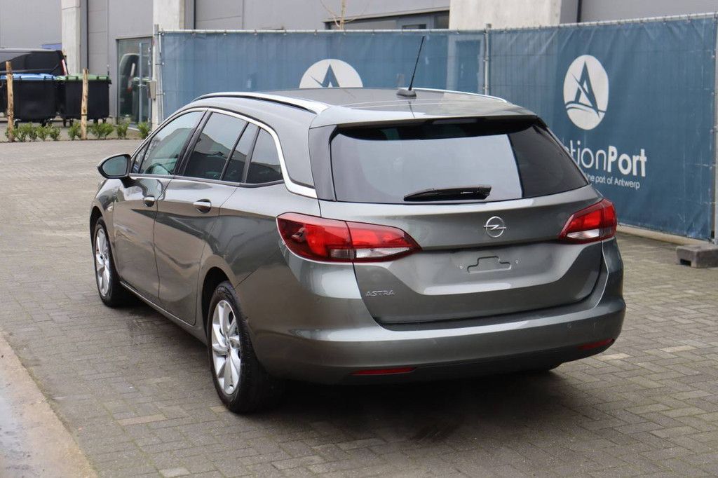Station wagon Opel Astra Sports Tourer Diesel 122 hp 2020