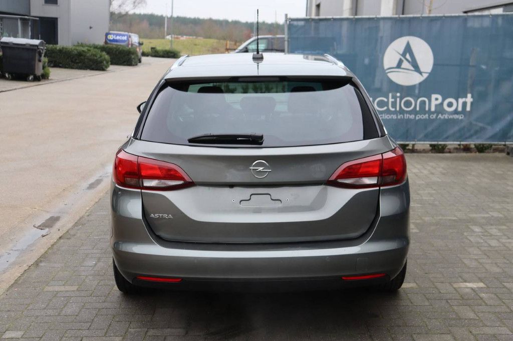 Station wagon Opel Astra Sports Tourer Diesel 122 hp 2020