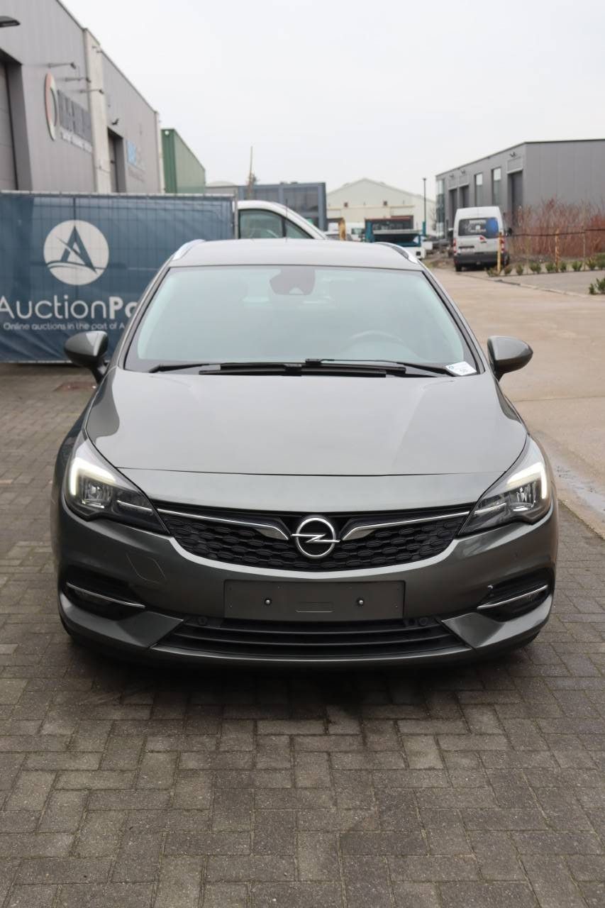 Station wagon Opel Astra Sports Tourer Diesel 122 hp 2020