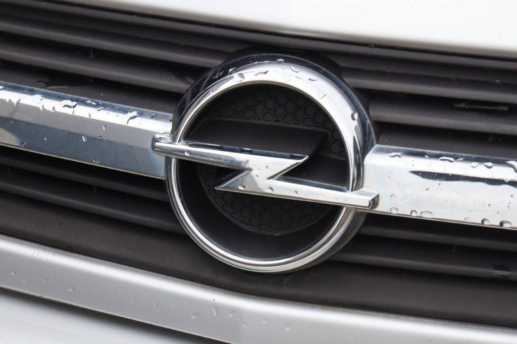 Passenger car Opel Meriva Petrol 89 hp 2005