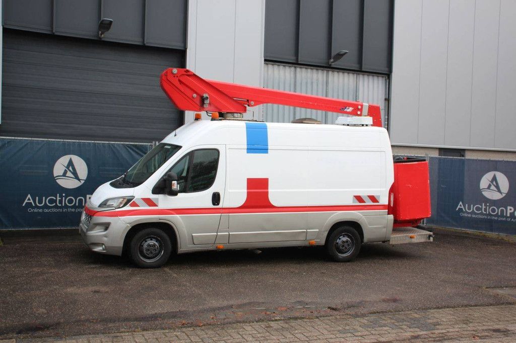 Peugeot Boxer Diesel 61kW LKW-montierte Hubarbeitsbühne