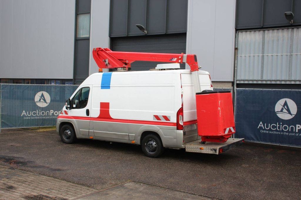 Peugeot Boxer Diesel 61kW LKW-montierte Hubarbeitsbühne