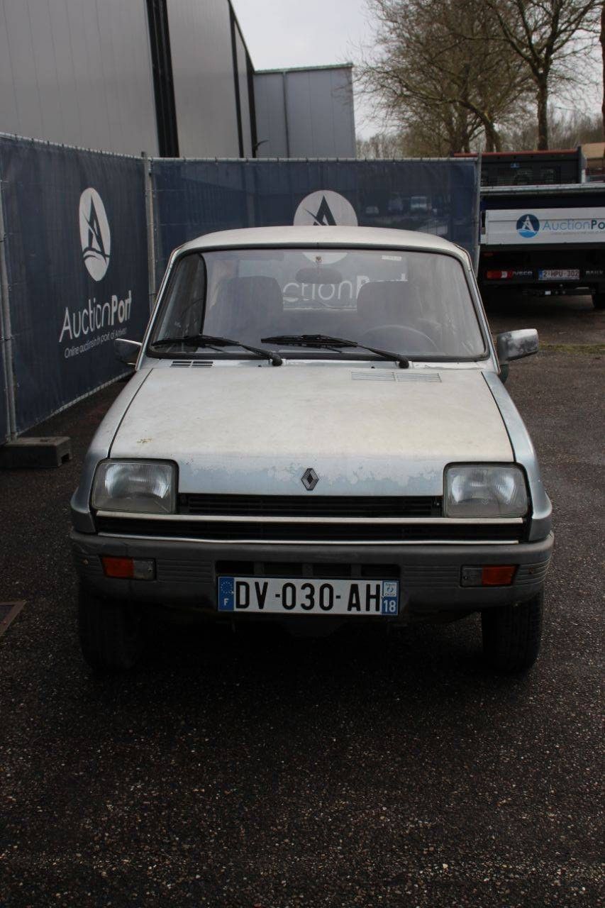 Passenger car Renault 5 Petrol