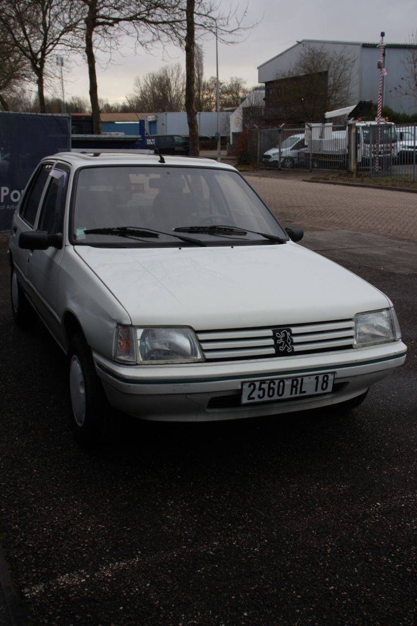 Passenger car Peugeot 205 Petrol