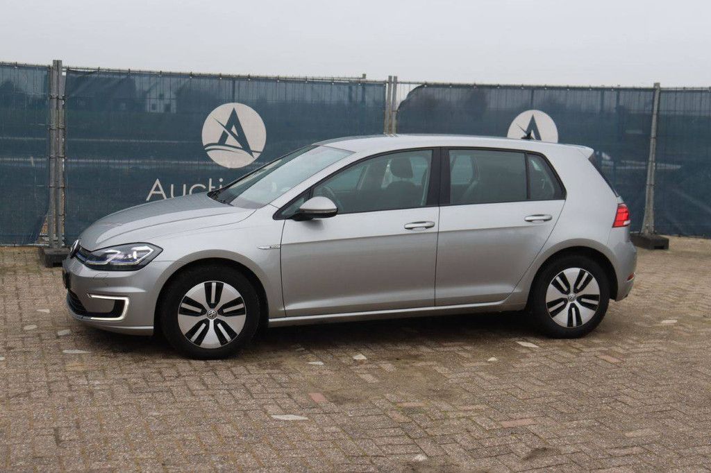 Pkw Volkswagen e-Golf Elektro 136 PS 2017