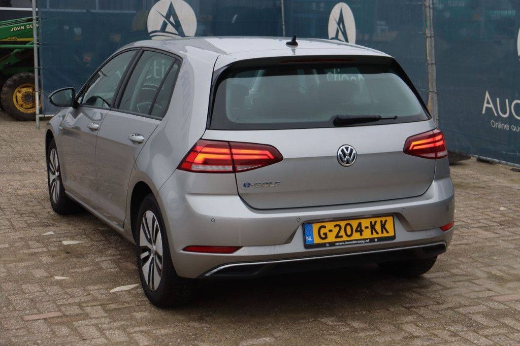Pkw Volkswagen e-Golf Elektro 136 PS 2017