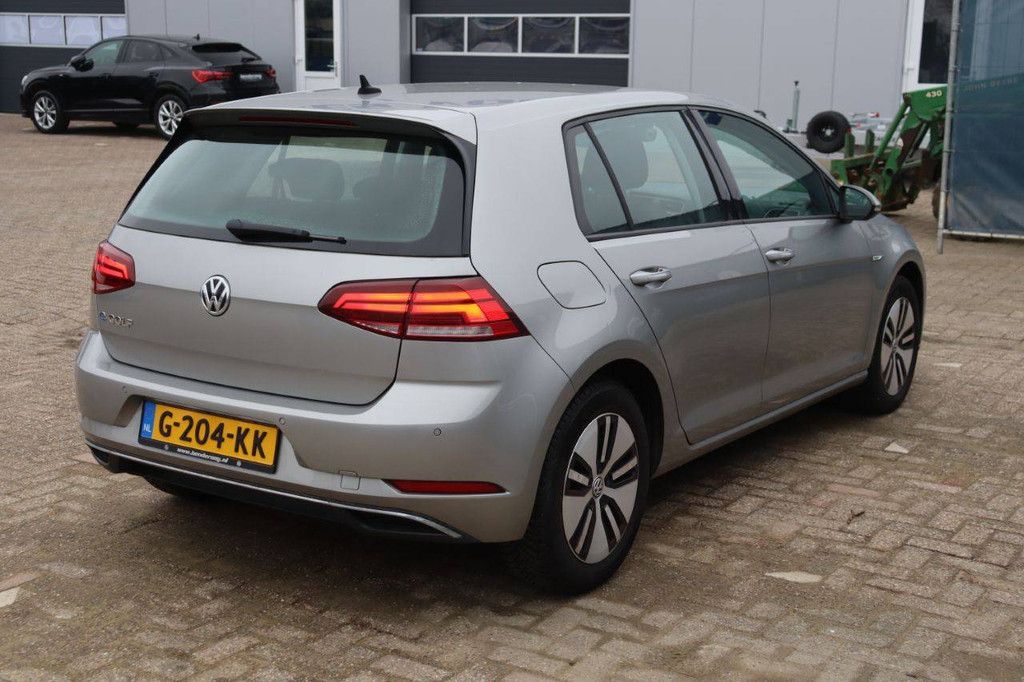 Pkw Volkswagen e-Golf Elektro 136 PS 2017