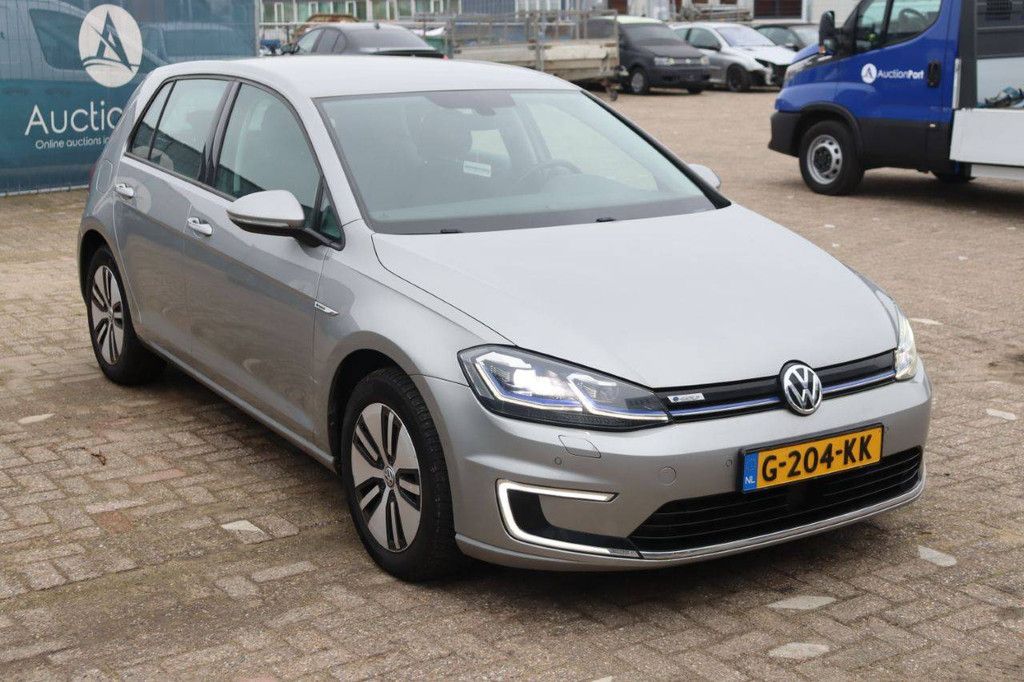 Pkw Volkswagen e-Golf Elektro 136 PS 2017