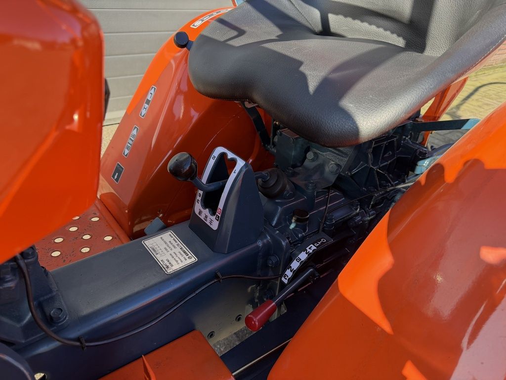 Kubota B1500 4WD minitractor met rolbeugel NIEUWSTAAT