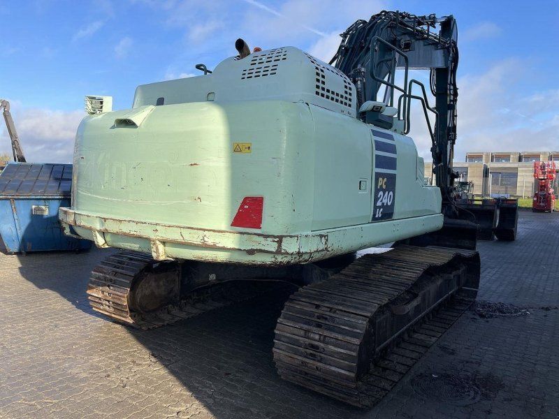 Komatsu PC240LCD-11