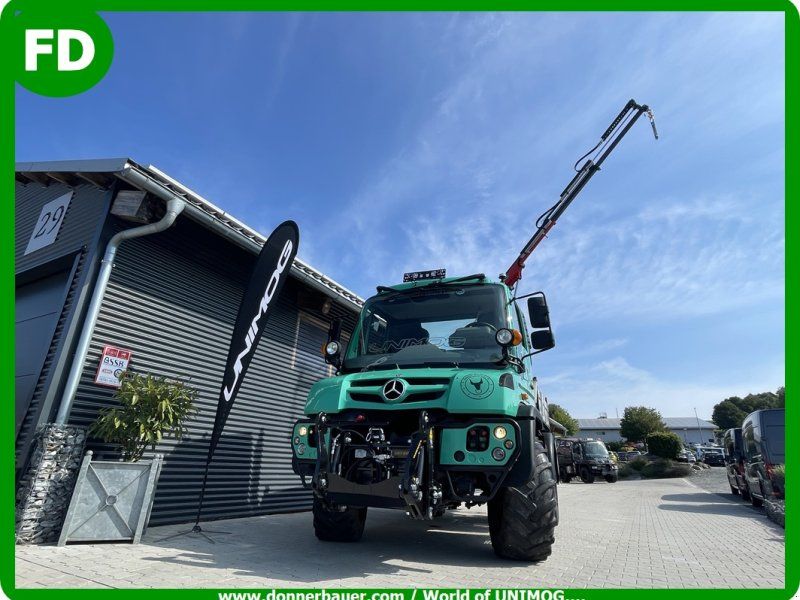 Mercedes-Benz Unimog U318 mit Kran, Gewicht 7500 kg, Blickfang, Sonderfarbe ,