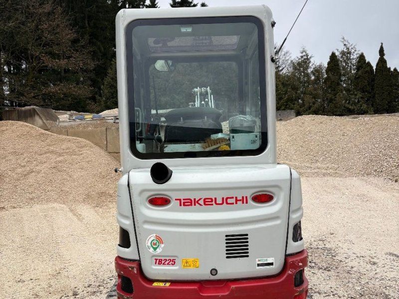 Takeuchi TB225