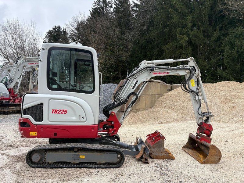 Takeuchi TB225