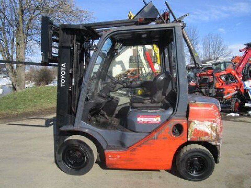 Toyota 8FDF25 Tripl 4,7mSeitenschieber mit Zinken