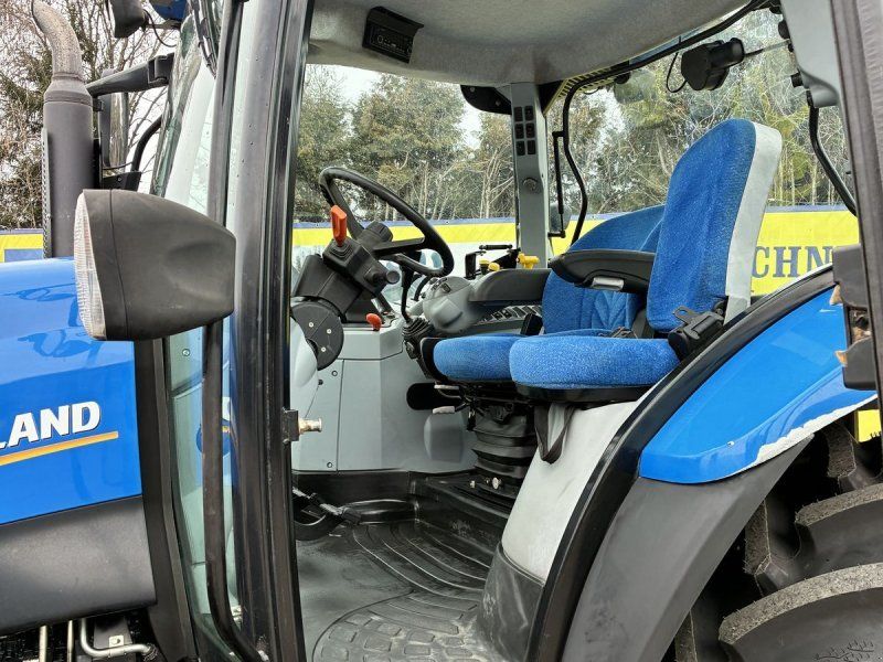 New Holland T6020 Delta