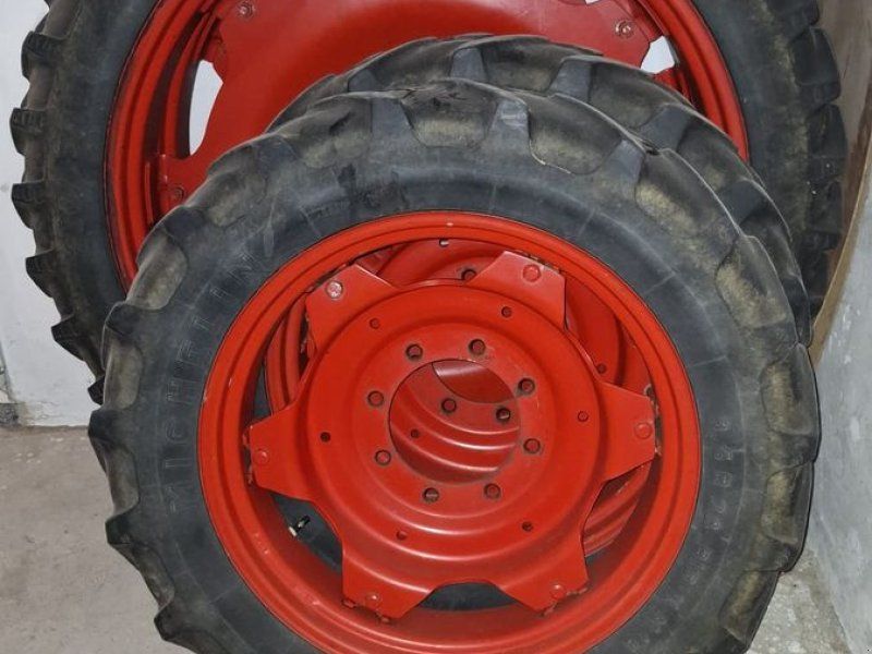 Fendt Zu 300 LSA   230/95R44 u. 9,5R28