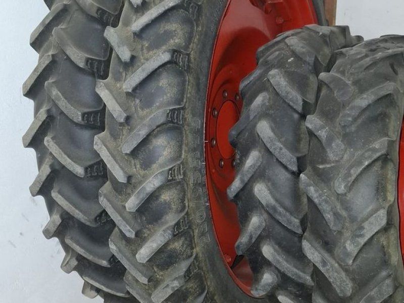 Fendt Zu 300 LSA   230/95R44 u. 9,5R28