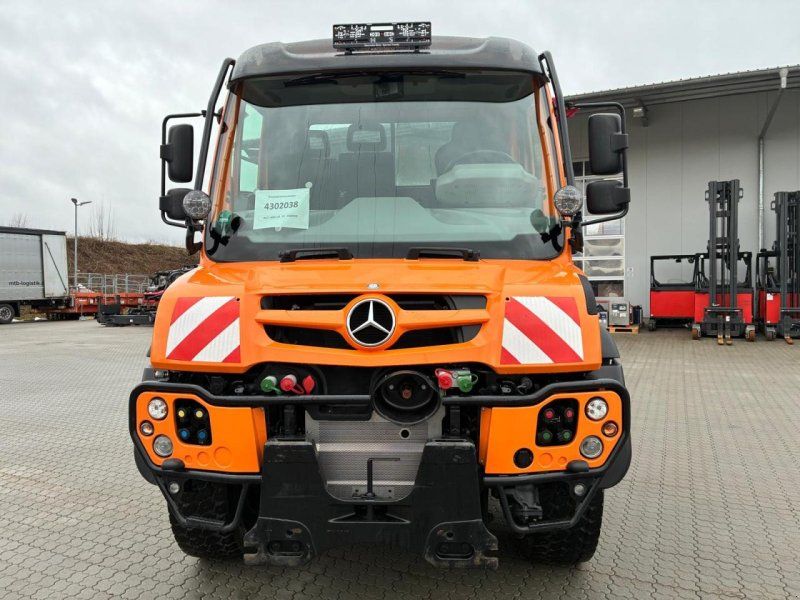 Mercedes-Benz U 430 mit Leistungshydraulik, EAS