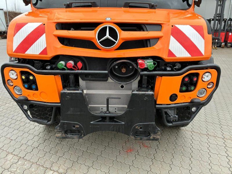 Mercedes-Benz U 430 mit Leistungshydraulik, EAS