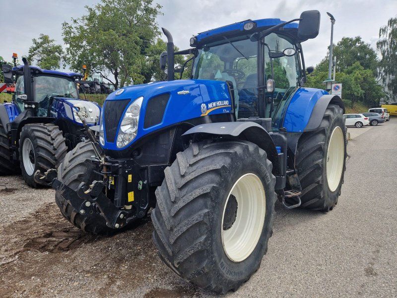 New Holland T7.235