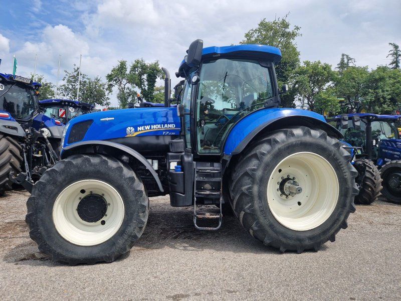 New Holland T7.235