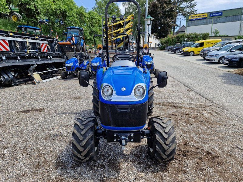 New Holland Boomer 25