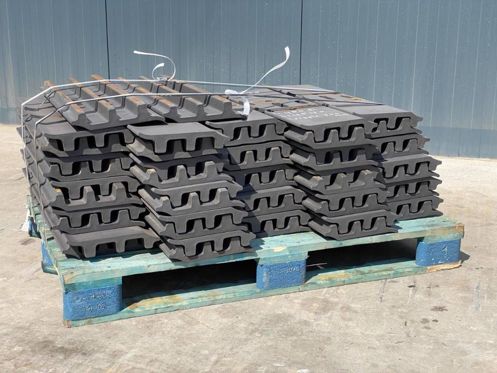 Volvo EC480 Shoes/Pads