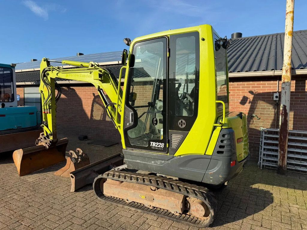 Takeuchi TB 228 Graafmachine Minigraver